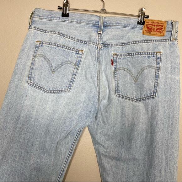 Levi’s 501 CT 32x32 Light Wash Distressed Jeans - Picture 8 of 14